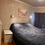 Modern Cabin, Great View, Sunny, 2ba, 4br בית נופש
