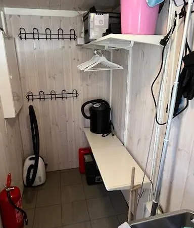 Modern Cabin, Great View, Sunny, 2ba, 4br *