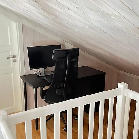 Modern Cabin, Great View, Sunny, 2ba, 4br *