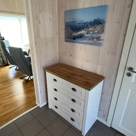 Modern Cabin, Great View, Sunny, 2ba, 4br Feriehus