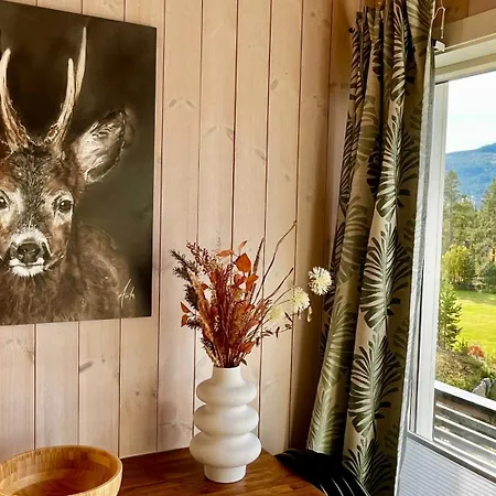 Modern Cabin, Great View, Sunny, 2ba, 4br