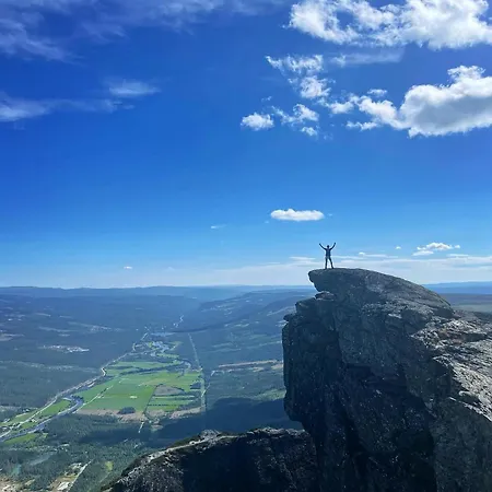 Modern Cabin, Great View, Sunny, 2ba, 4br Feriehus