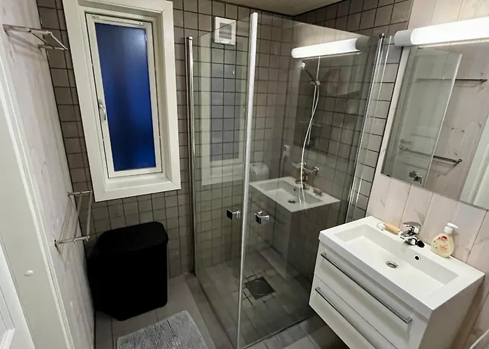 Modern Cabin, Great View, Sunny, 2ba, 4br