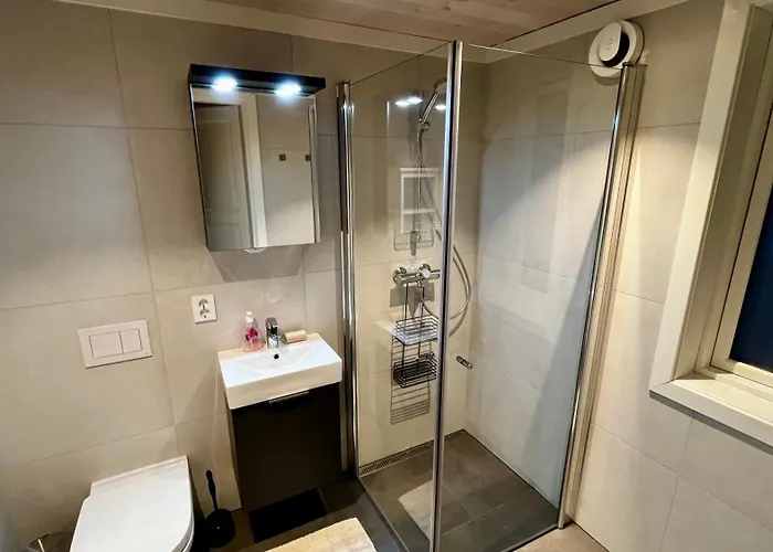 Modern Cabin, Great View, Sunny, 2ba, 4br 度假居