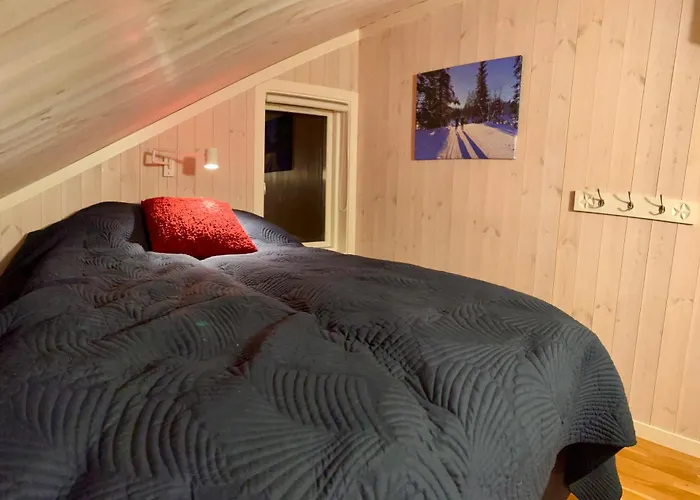 Modern Cabin, Great View, Sunny, 2ba, 4br *