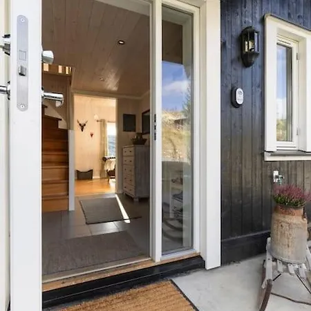 Modern Cabin, Great View, Sunny, 2ba, 4br *