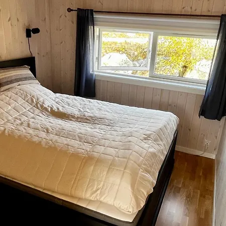 Modern Cabin, Great View, Sunny, 2ba, 4br *