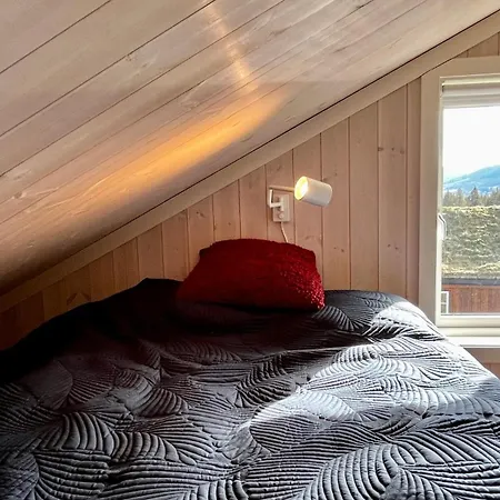 Modern Cabin, Great View, Sunny, 2ba, 4br Holiday home