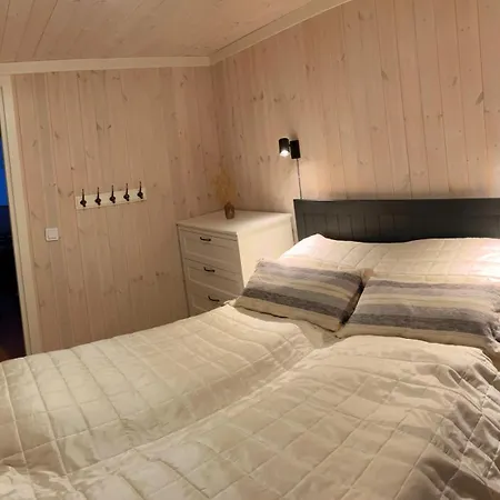 Modern Cabin, Great View, Sunny, 2ba, 4br בית נופש *